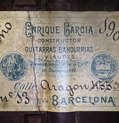 The label of a 1903 Enrique Garcia classical guitar made of spruce and mahogany