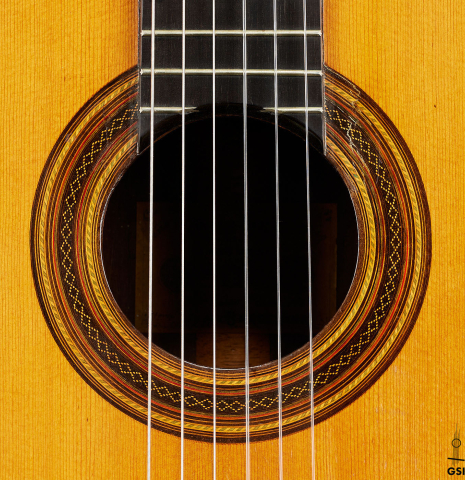 The rosette of a 1918 Enrique Garcia classical guitar made of spruce and CSA rosewood