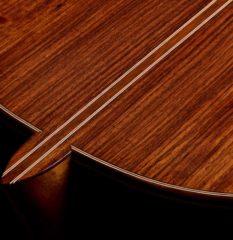 The heel, back binding and purfling of a 2025 Darío García classical guitar made of sitka spruce and Indian rosewood