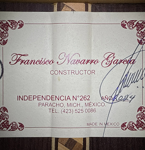 The label of a 2024 Francisco Navarro Garcia "Rodriguez" classical guitar made of cedar and Indian rosewood
