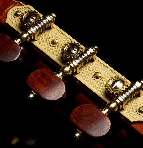 The tuning machines of a 2024 Francisco Navarro Garcia "Rodriguez" classical guitar made of cedar and Indian rosewood