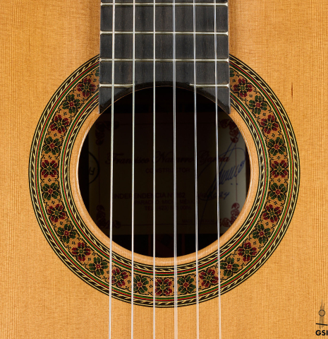 The rosette of a 2024 Francisco Navarro Garcia "Rodriguez" classical guitar made of cedar and Indian rosewood