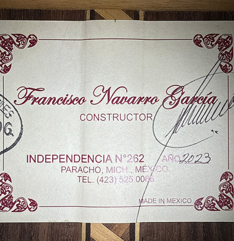 The label of a 2023 Francisco Navarro Garcia classical guitar made of spruce and Indian rosewood