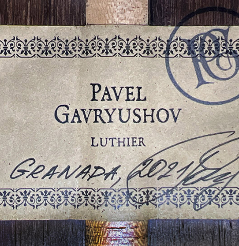 The label of a 2021 Pavel Gavryushov classical guitar made of cedar and African rosewood