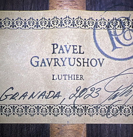 The label of a 2023 Pavel Gavryushov classical guitar made of spruce and Indian rosewood