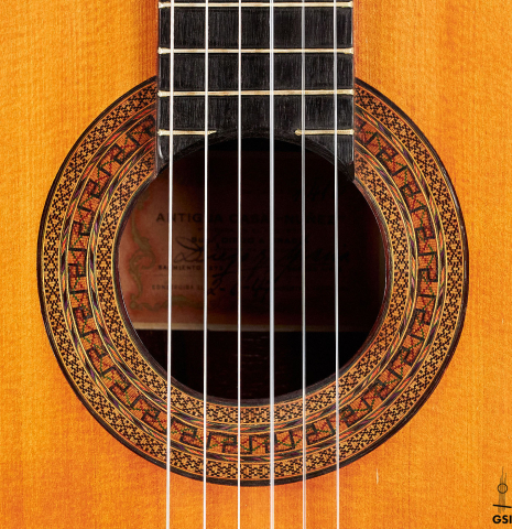 The rosette of a 1947 Diego y Gracia classical guitar made of spruce and CSA rosewood