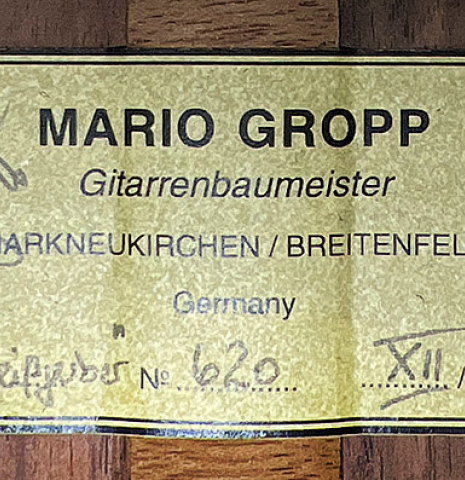 The label of a 2019 Mario Gropp "Weissgerber" made of spruce and exotic ebony