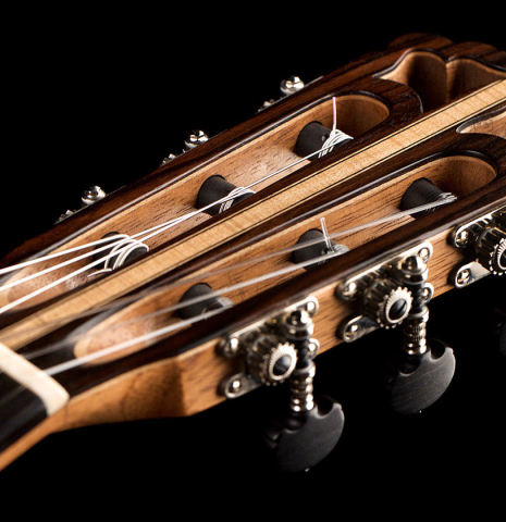 The open headstock of a 2019 Mario Gropp &quot;Weissgerber&quot; made of spruce and exotic ebony