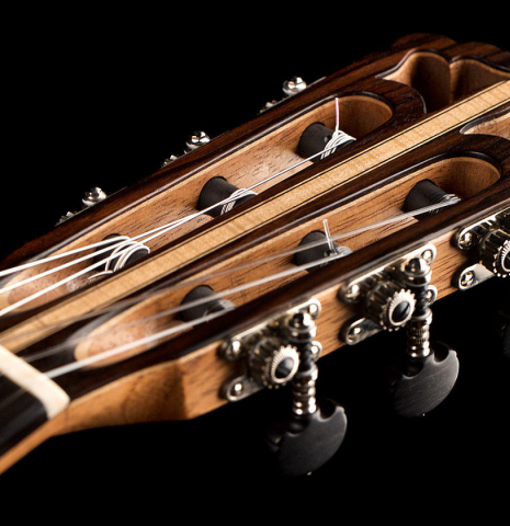The open headstock of a 2019 Mario Gropp "Weissgerber" made of spruce and exotic ebony