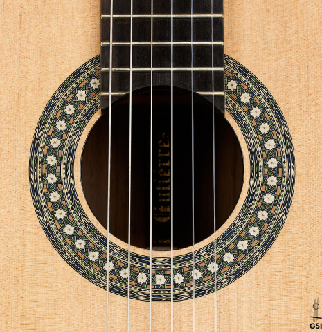 The rosette of a 2023 Miguel Angel Gutierrez classical guitar made of spruce and Indian rosewood.