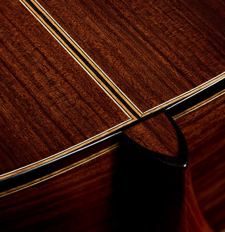 The heel, back binding and purfling of a 2026 Miguel Angel Gutiérrez classical guitar made of spruce and Indian rosewood