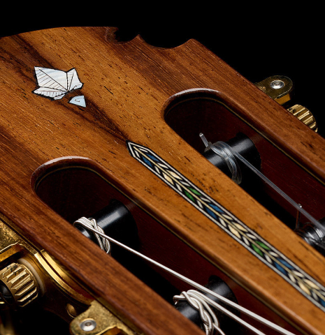 The headstock veneer with inlays and tuning machines of a 2026 Miguel Angel Gutiérrez classical guitar made of spruce and Indian rosewood