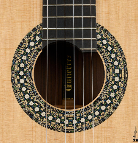 The rosette of a 2026 Miguel Angel Gutiérrez classical guitar made of spruce and Indian rosewood