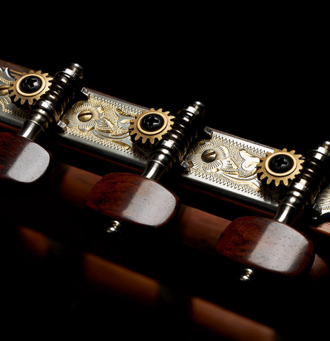 The tuning machines of 2024 Henner Hagenlocher "640" classical guitar made of spruce and CSA rosewood
