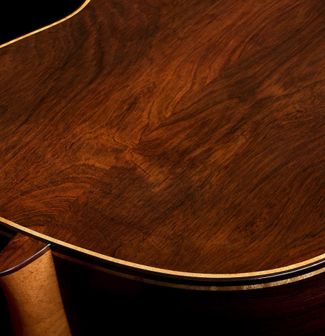 The heel, back binding and purfling of a 2026 Henner Hagenlocher classical guitar made of spruce and CSA rosewood