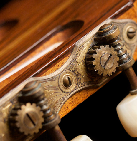 The machine heads of a 1951 Hermann Hauser I (ex John DeRose) made with spruce and CSA rosewood