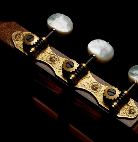 The Reischl tuning machines of a 2000 Hermann Hauser III classical guitar made of spruce and CSA rosewood