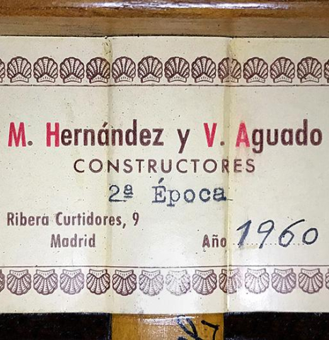 The label of a 1960 Hernandez y Aguado classical guitar made of spruce and CSA rosewood