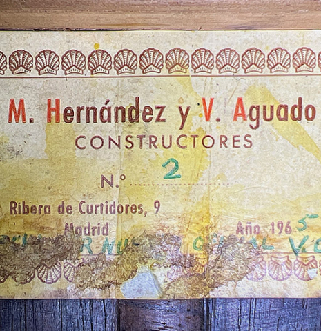 The label of a 1965 Hernandez y Aguado classical guitar made with spruce and Indian rosewood