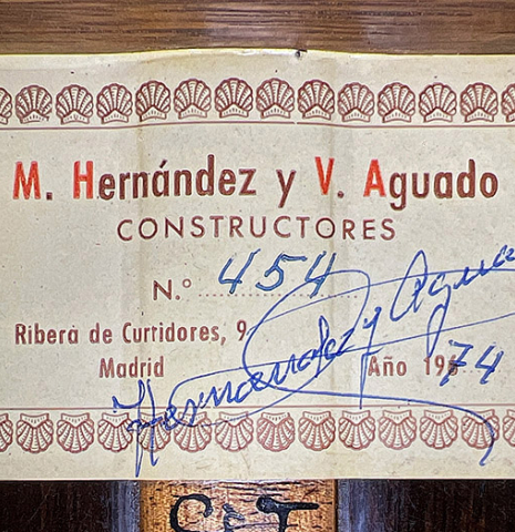The label of a 1974 Hernandez y Aguado classical guitar made of spruce and CSA rosewood