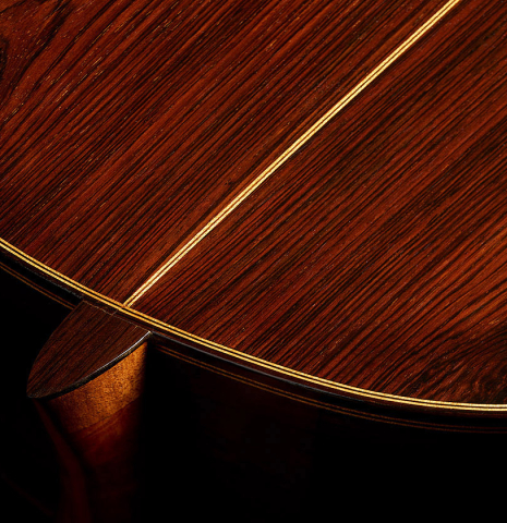 The heel, back binding and purfling of a 1931 Santos Hernandez classical guitar made of spruce and CSA rosewood (ex David Gómez Tárrega)