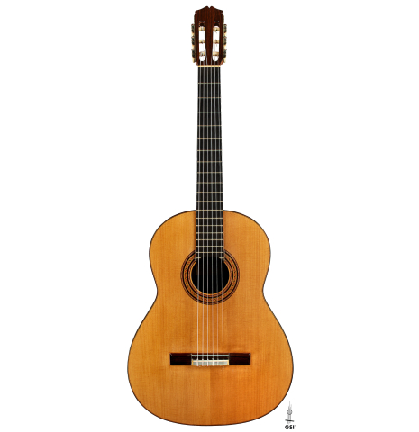 The front of a 1931 Santos Hernandez classical guitar made of spruce and CSA rosewood (ex David Gómez Tárrega)