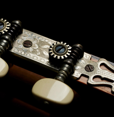 The tuning machines of a 1931 Santos Hernandez classical guitar made of spruce and CSA rosewood (ex David Gómez Tárrega)
