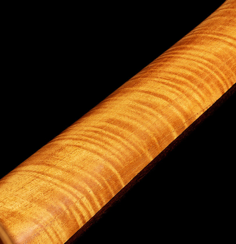 The flamed mahogany neck of a 1931 Santos Hernandez classical guitar made of spruce and CSA rosewood (ex David Gómez Tárrega)