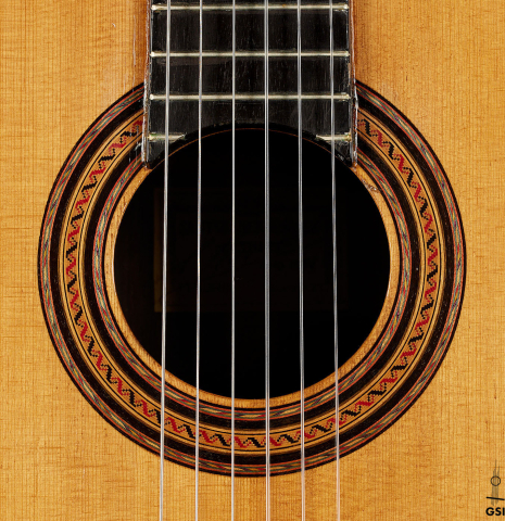 The rosette of a 1931 Santos Hernandez classical guitar made of spruce and CSA rosewood (ex David Gómez Tárrega)