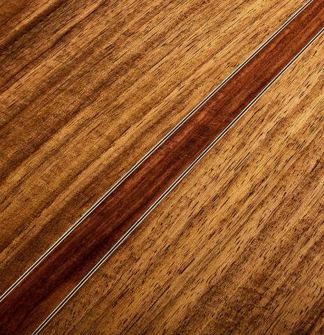 The back center seam of a 2025 Kenny Hill "New Century CD/SP" classical guitar made of a cedar/spruce double-top and Indian rosewood back and sides