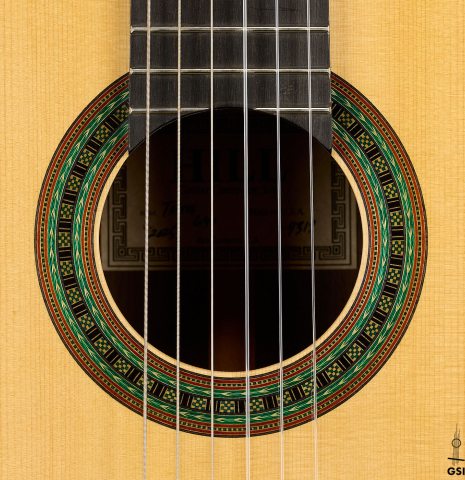 The rosette of a 2025 Kenny Hill "Torres 640" classical guitar made of spruce and CSA rosewood