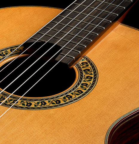 The soundboard and finberboard of a 2020 Kenny Hill "Special CD/SP" made of cedar/spruce and Indian rosewood