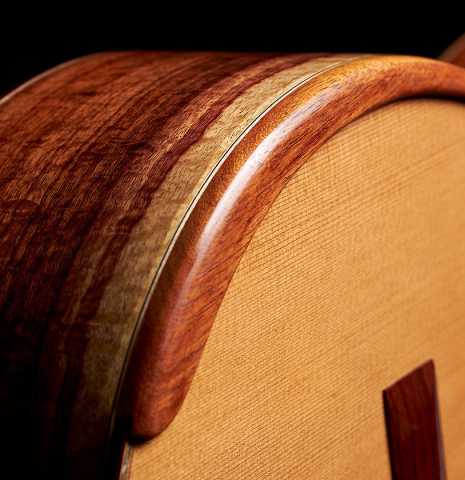 The armrest of a 2024 Wolfgang Jellinghaus "Signature CD/CD" classical guitar made of cedar and Granadillo