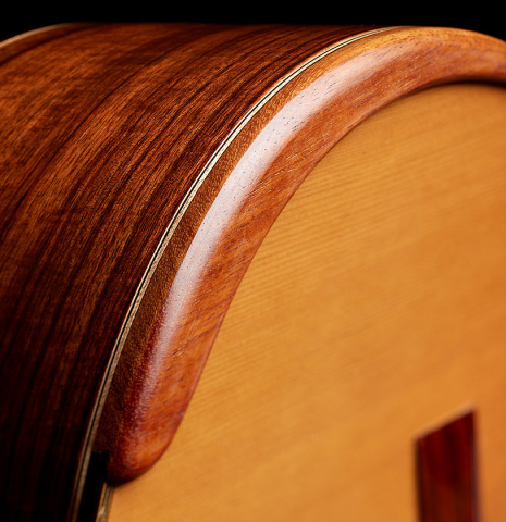 The armrest of a 2025 Wolfgang Jellinghaus "Signature CD/CD" classical guitar made of cedar and Granadillo