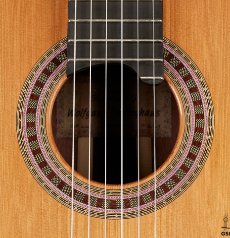 The rosette of a 2025 Wolfgang Jellinghaus "Signature CD/CD" classical guitar made of cedar and Granadillo