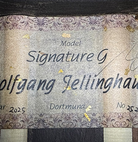 The label of a 2025 Wolfgang Jellinghaus "Signature CD/CD" classical guitar made of cedar and Granadillo