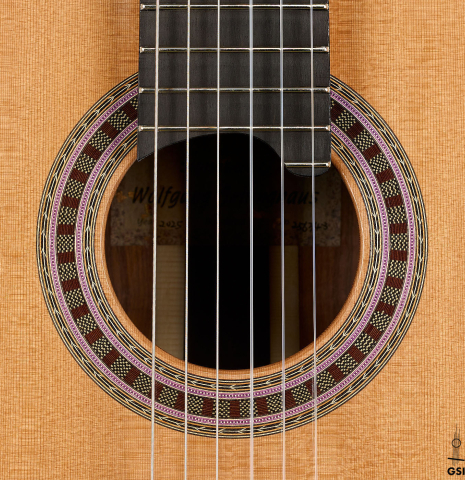 The rosette of a 2025 Wolfgang Jellinghaus "Signature CD/CD" classical guitar made of cedar and granadillo