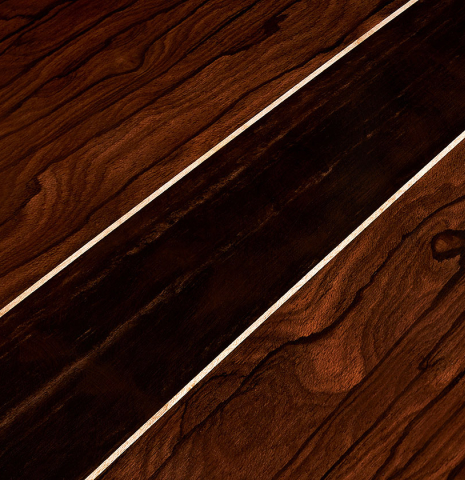 The back center wedge of a 2024 Wolfgang Jellinghaus "Signature CD/CD" classical guitar made of cedar and ziricote