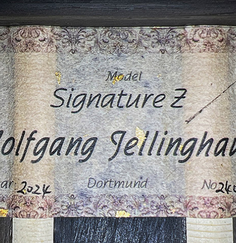 The label of a 2024 Wolfgang Jellinghaus "Signature CD/CD" classical guitar made of cedar and ziricote