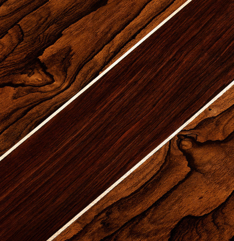 The back center strip of a 2025 Wolfgang Jellinghaus "Signature CD/CD" classical guitar made of cedar and ziricote