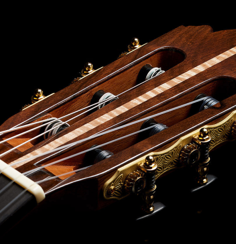 The headstock and tuning machines of a 2025 Wolfgang Jellinghaus "Signature CD/CD" classical guitar made of cedar and ziricote