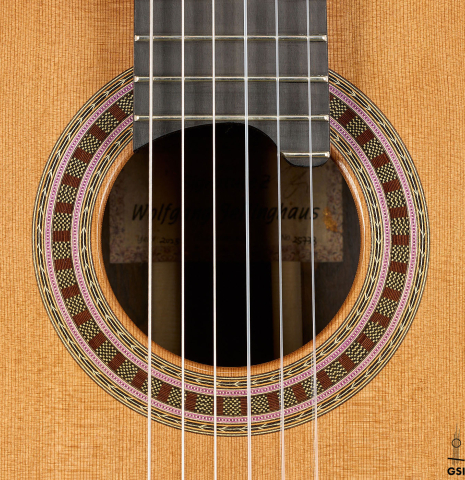 The rosette of a 2025 Wolfgang Jellinghaus "Signature CD/CD" classical guitar made of cedar and ziricote