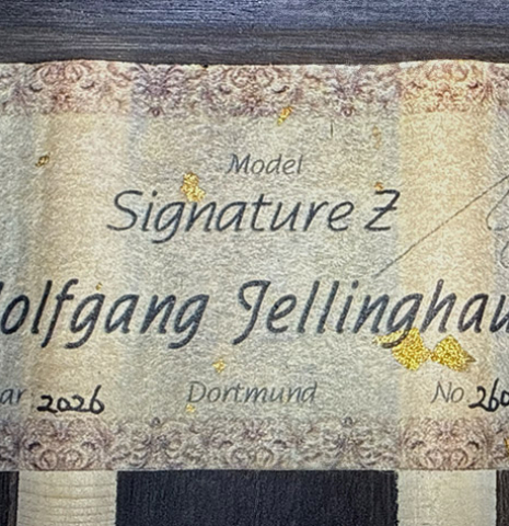 The label of a 2026 Wolfgang Jellinghaus "Signature CD/CD" classical guitar made of cedar and ziricote