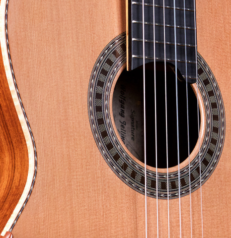 The soundboard of a Wolfgang Jellinghaus "Signature CD/SP 640" classical guitar made of cedar and Granadillo