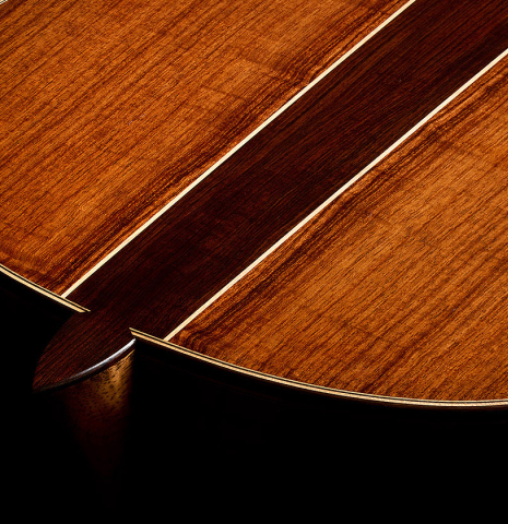 The heel, back binding and purfling of a 2025 Wolfgang Jellinghaus "Signature CD/SP" classical guitar made of cedar/spruce and granadillo