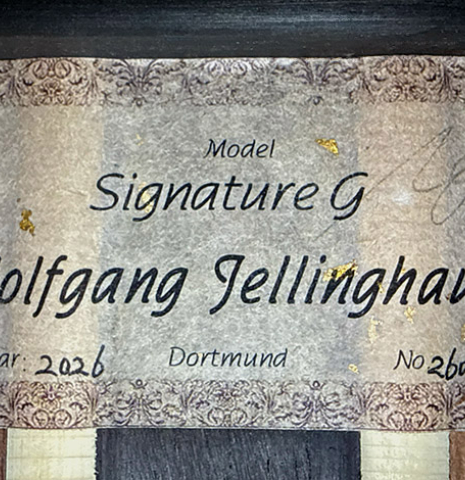 The label of a 2026 Wolfgang Jellinghaus "Signature CD/SP" classical guitar made of cedar/spruce and granadillo