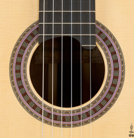 The rosette of a 2026 Wolfgang Jellinghaus "Signature SP/SP" classical guitar made of spruce/spruce top and granadillo back and sides