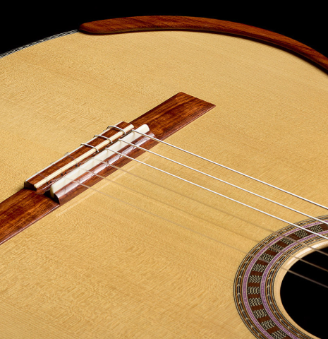 The top, bridge and arm rest of a 2026 Wolfgang Jellinghaus "Signature SP/SP" classical guitar made of spruce/spruce top and granadillo back and sides