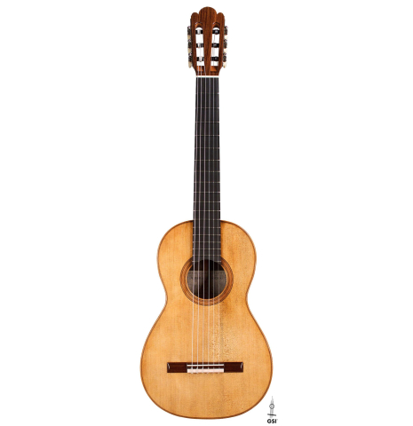 The front of a Wolfgang Jellinghaus "Torres 77" classical guitar made of spruce and pau ferro