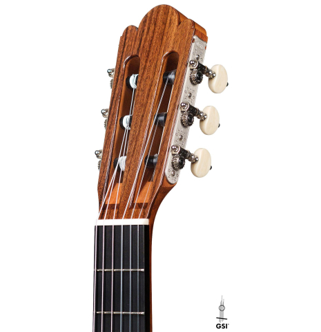 The headstock of a Wolfgang Jellinghaus "Torres 77" classical guitar made of spruce and pau ferro